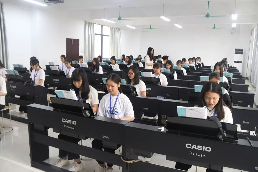 學在省電商丨不負最美校園，不負青春時光