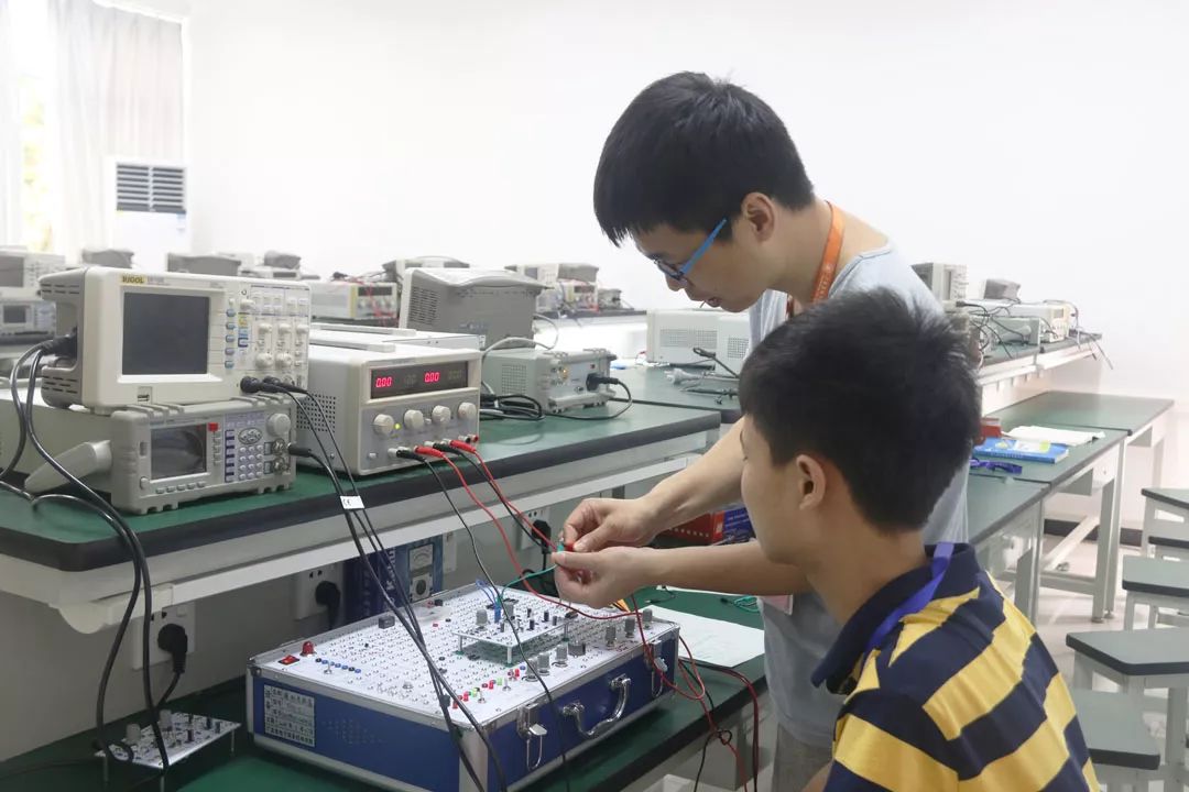學在省電商丨不負最美校園，不負青春時光